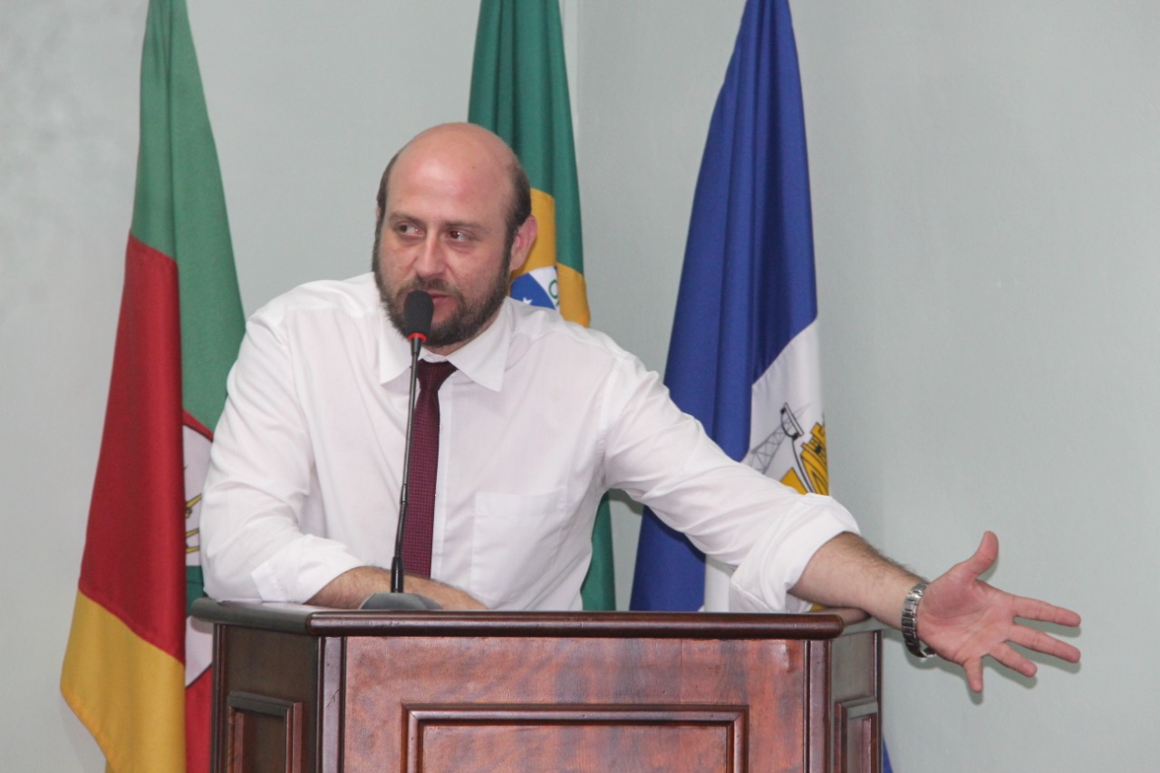 Vereador Jerônimo cobra da Prefeitura de Canela inexistência de raio x no hospital