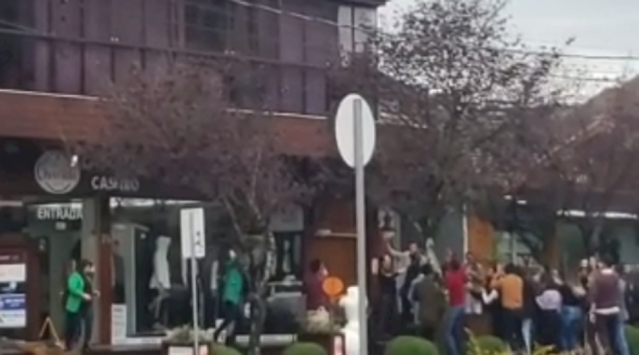 Corretores  terceirizados do grupo WAM protestam em Gramado e Canela por falta de pagamento