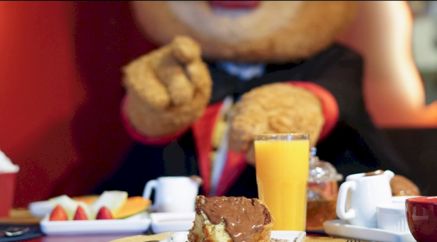 Com inspiração na Disney, Lugano oferece café com o Luguito em Gramado