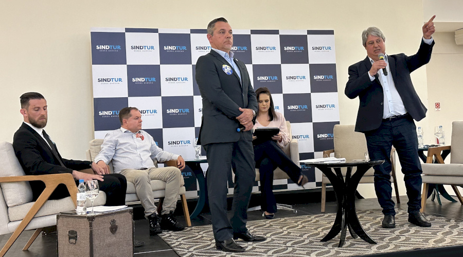Debate em Gramado esquenta: Coronel Carvalho ataca, Nestor Tissot rebate e público se envolve intensamente
