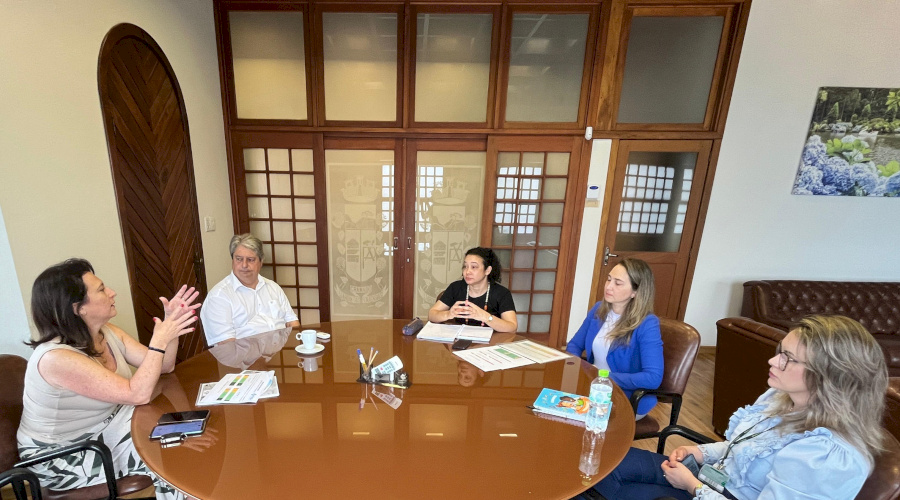 Prefeito Nestor discute avanços na Educação e projeta novas ações para o próximo ano