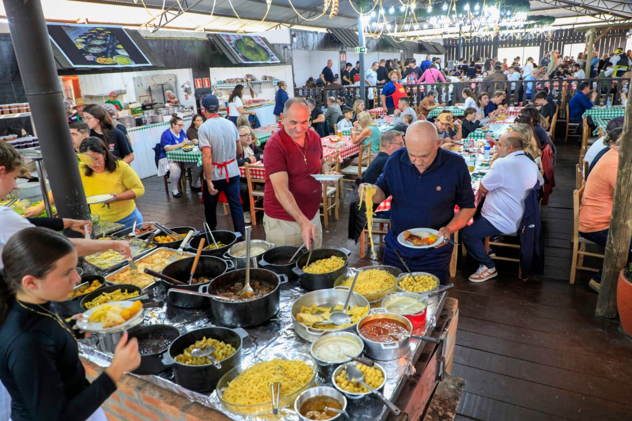 35ª Festa da Colônia de Gramado já serviu mais de 14 mil refeições e vendeu mais de 44 mil bolinhos de batata