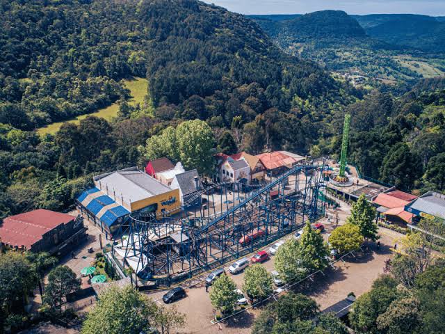 Adolescente uruguaio de 13 anos cai de atração em parque de Canela