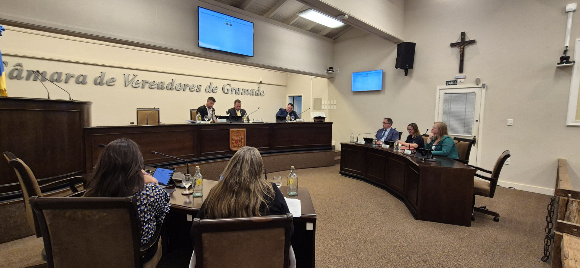 Câmara aprova novas cobranças sobre aluguéis por temporada, guinchos e taxa de lixo em Gramado