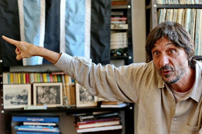 Câmara de Gramado declara Eduardo Bueno, o Peninha, “persona non grata” no município