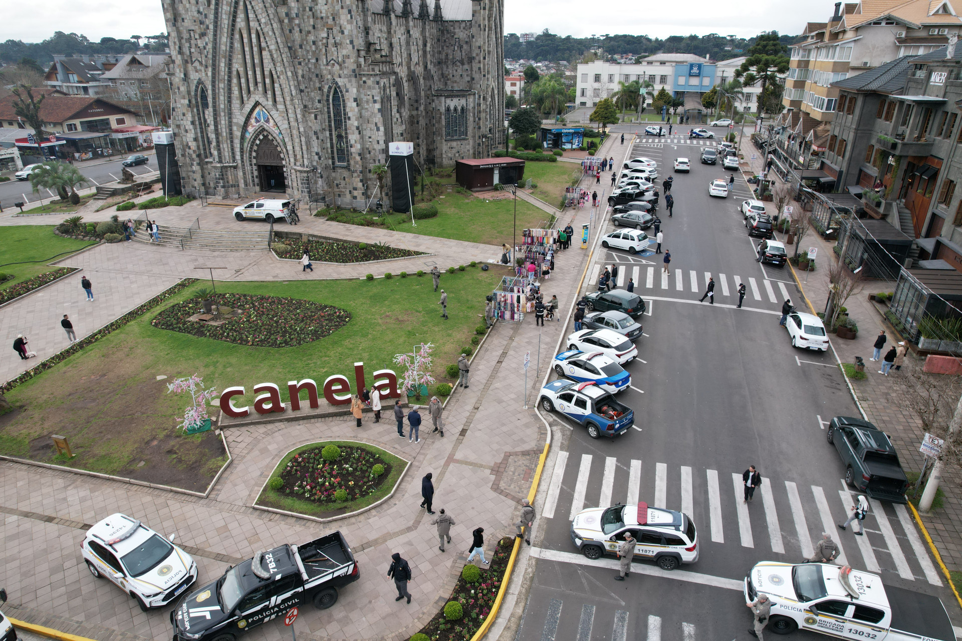 Canela realiza ação integrada para coibir comércio irregular no entorno da Igreja Matriz