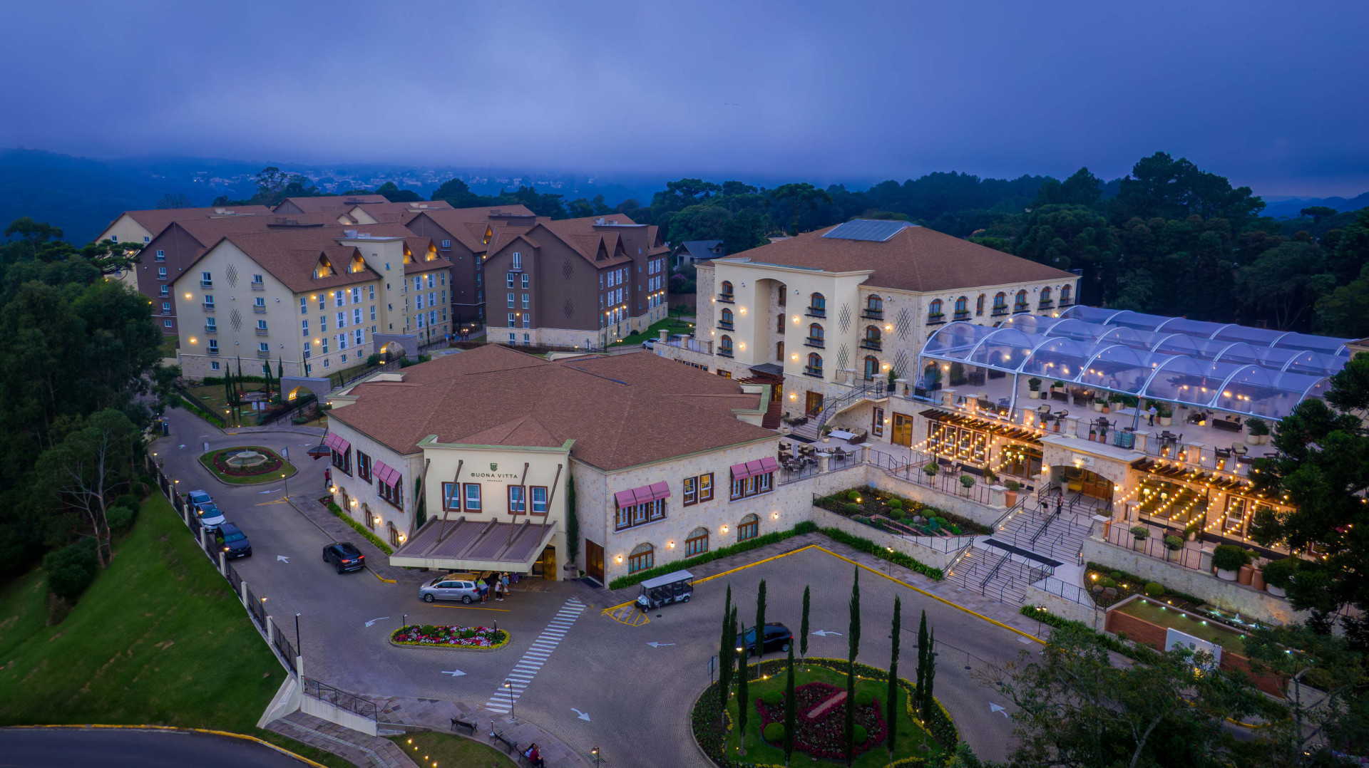 Gramado Parks abre mais de 200 vagas para atuação em hotéis, parques, restaurantes e setor comercial