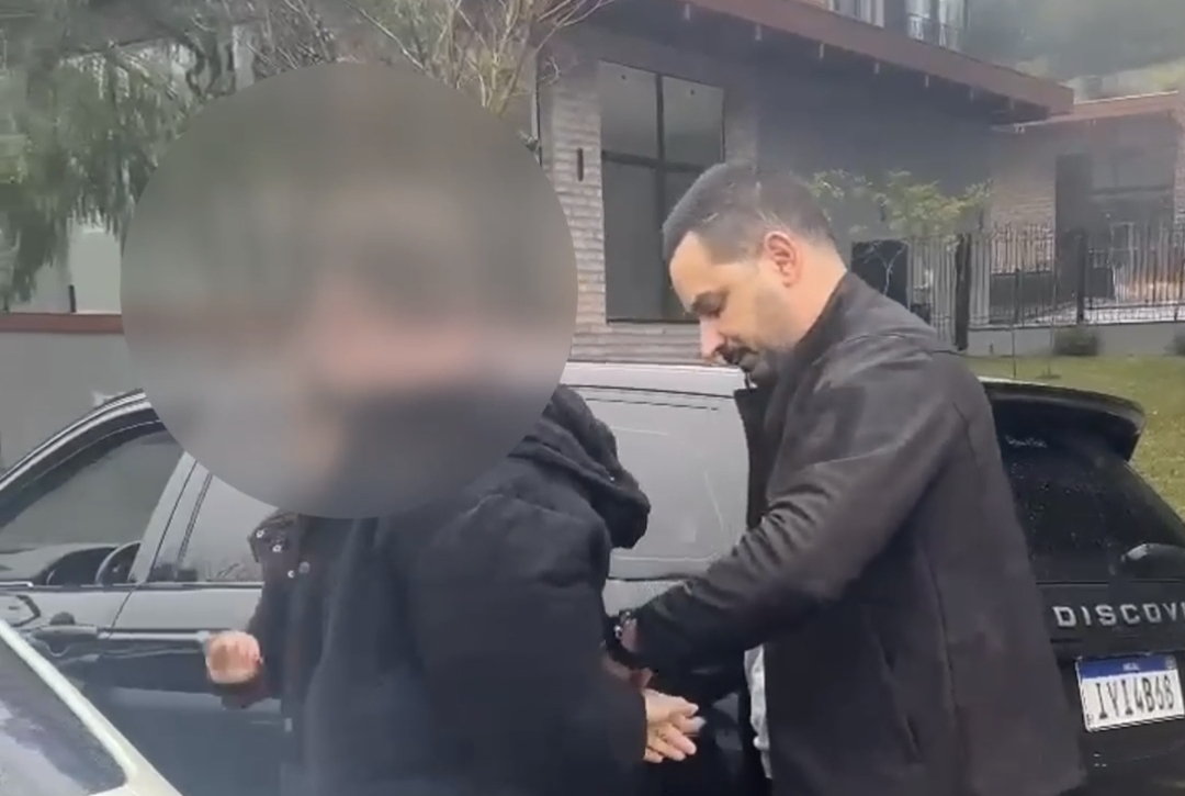 Justiça mantém prisão preventiva de blogueiro detido após perseguição policial em Gramado