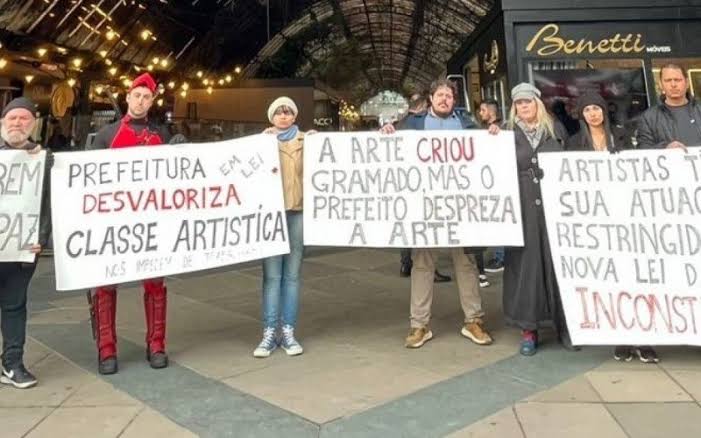 Justiça nega pedido de habeas corpus preventivo para artistas de rua em Gramado
