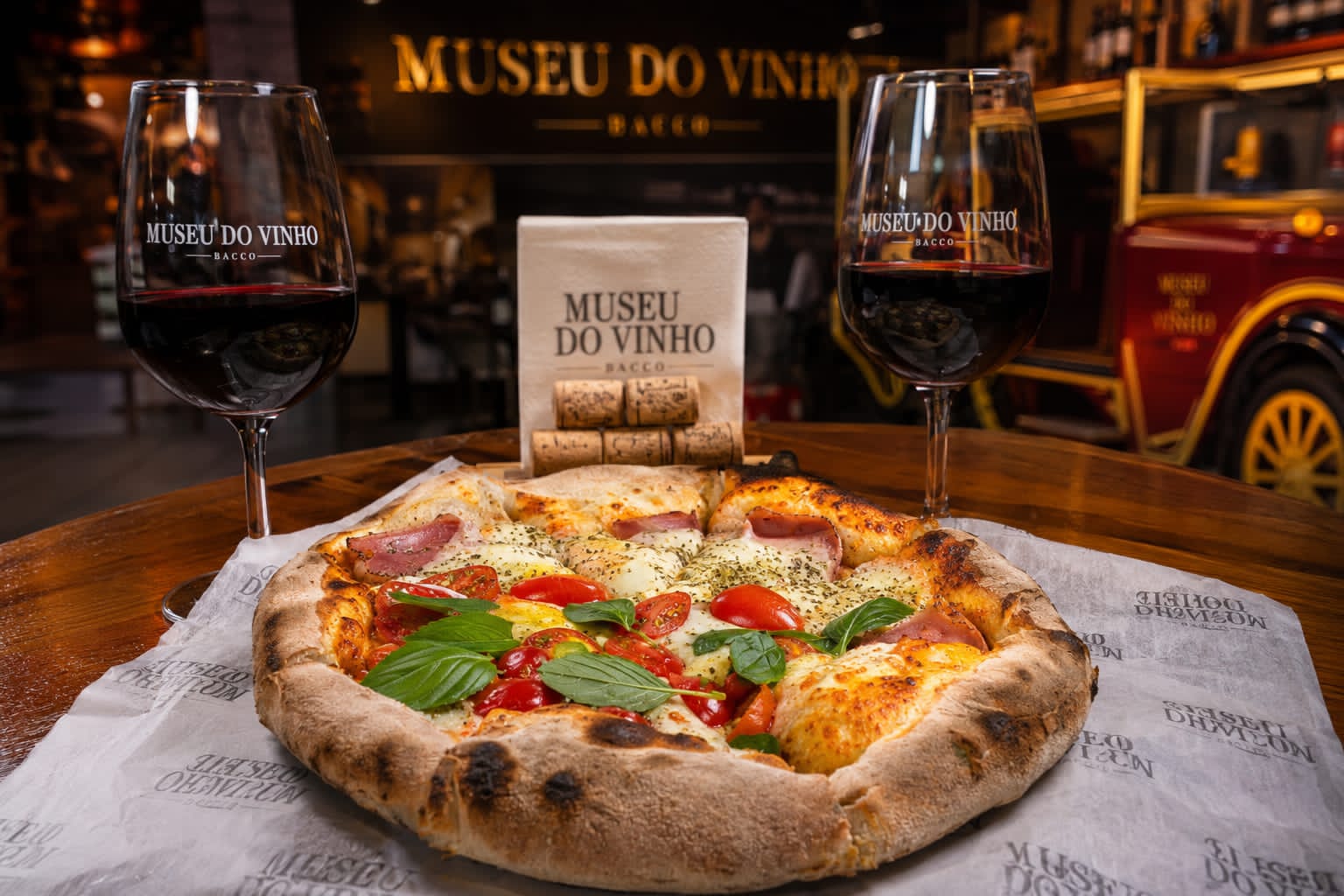 Mães ganham taça de vinho na compra de pizza durante a Feira Feito em Gramado