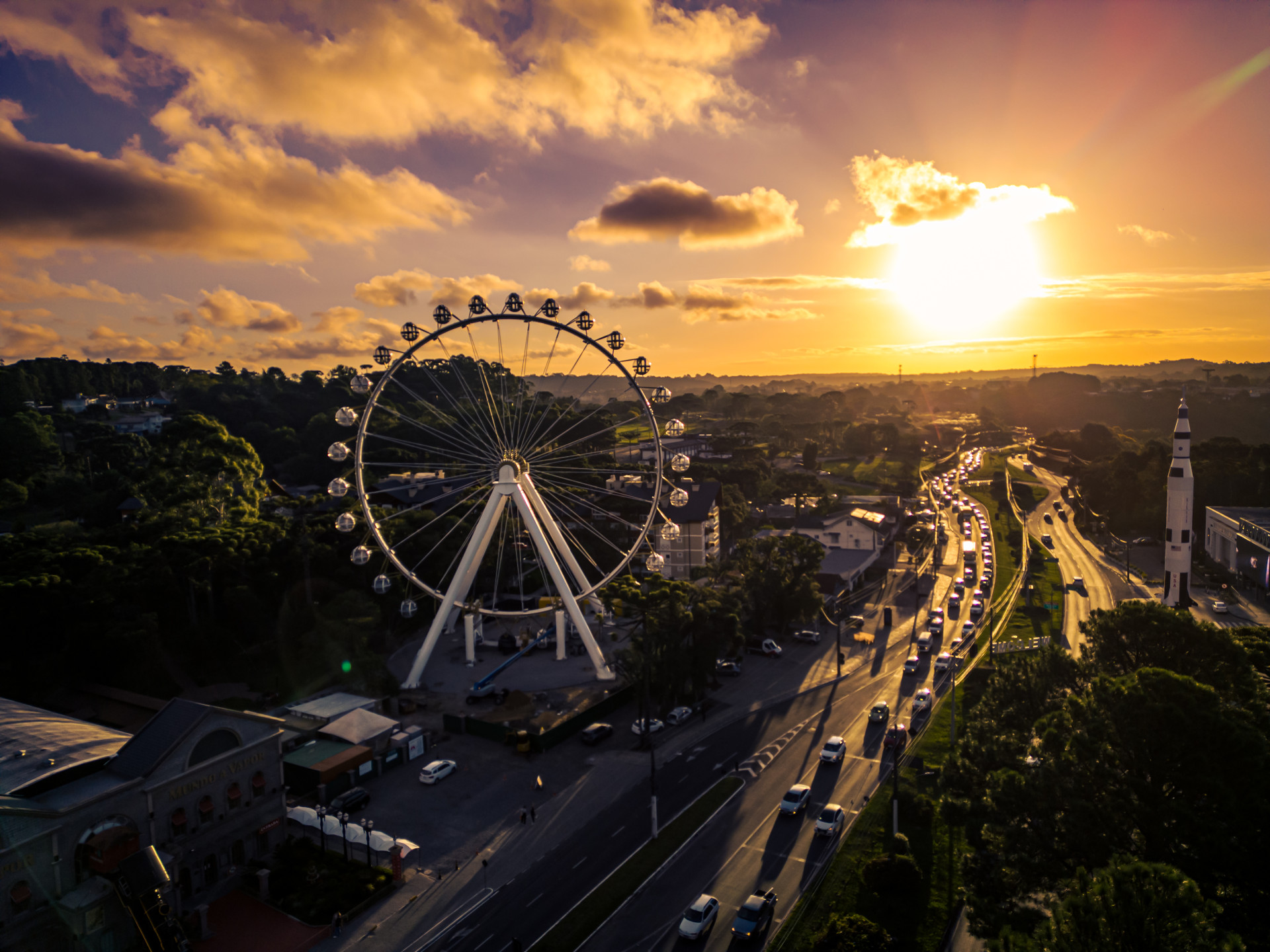 Moradores do RS pagam R$ 29,90 para experiência na roda-gigante do Mundo a Vapor em Canela