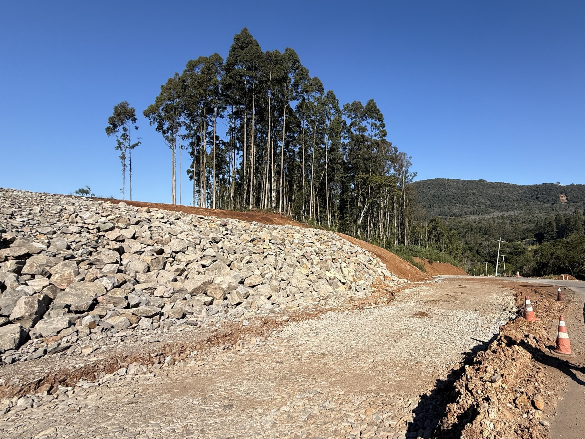 Obras de recuperação avançam nas Linhas Quilombo e 28