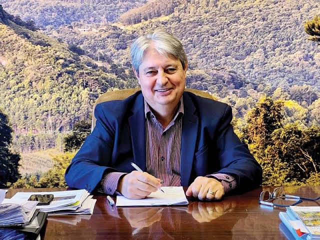 Prefeito sanciona leis elaboradas pelos Vereadores Jovens da Câmara de Gramado