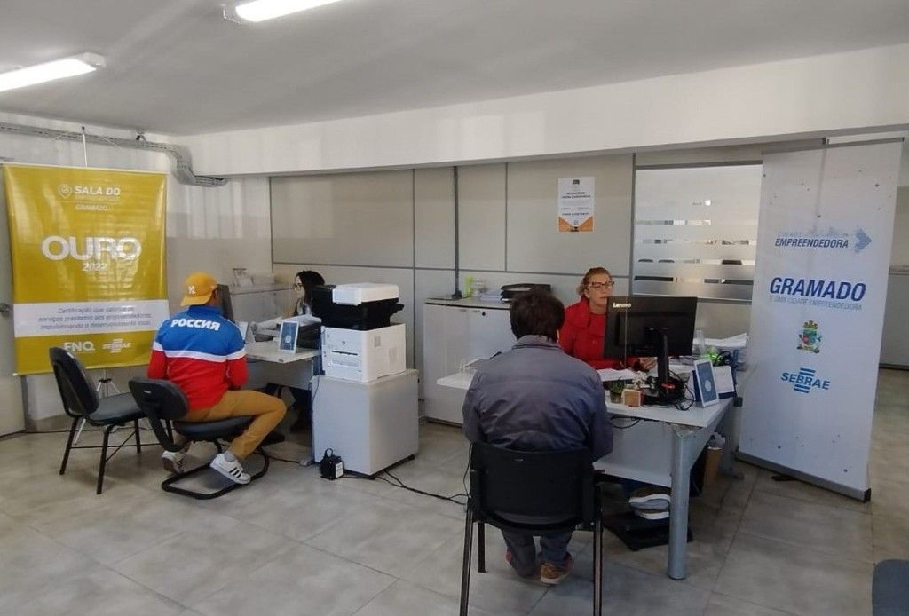 Prefeitura de Gramado promove palestra sobre compras governamentais e reforça serviços da Sala do Empreendedor