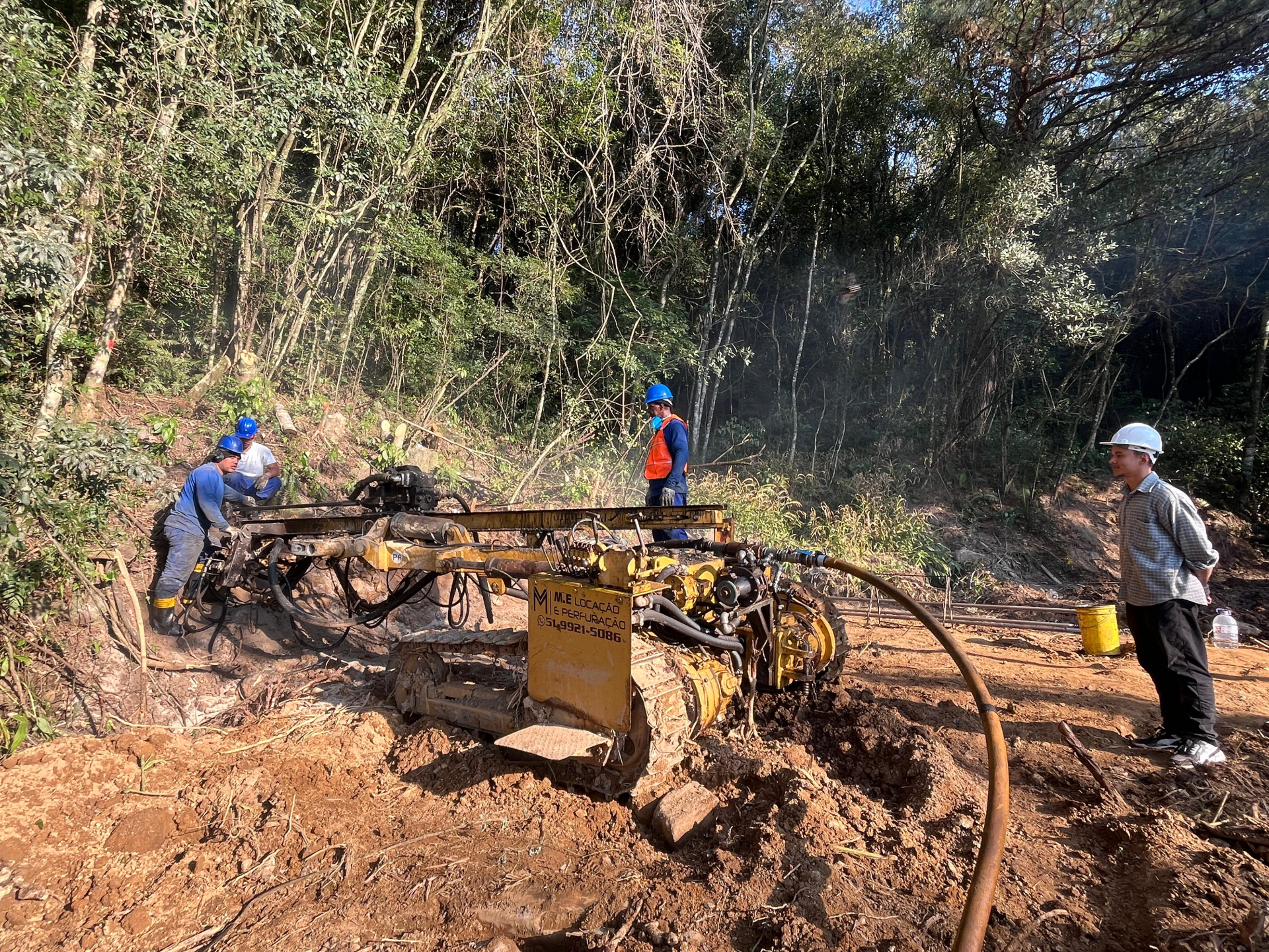 Prefeitura inicia obras para contenção da encosta nas Ruas Gil, Amazonas e Emílio Leobet