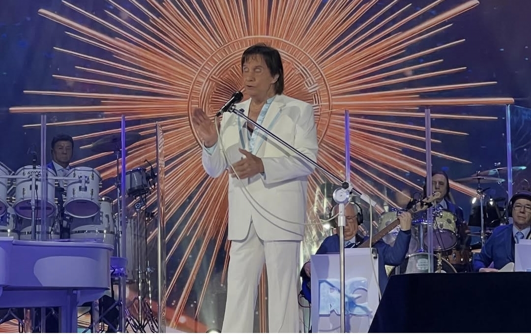 Roberto Carlos emociona público em show especial gravado em Gramado