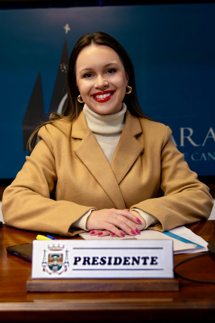 Vereadora Graziela Hoffmann assume interinamente a Presidência da Câmara de Vereadores de Canela