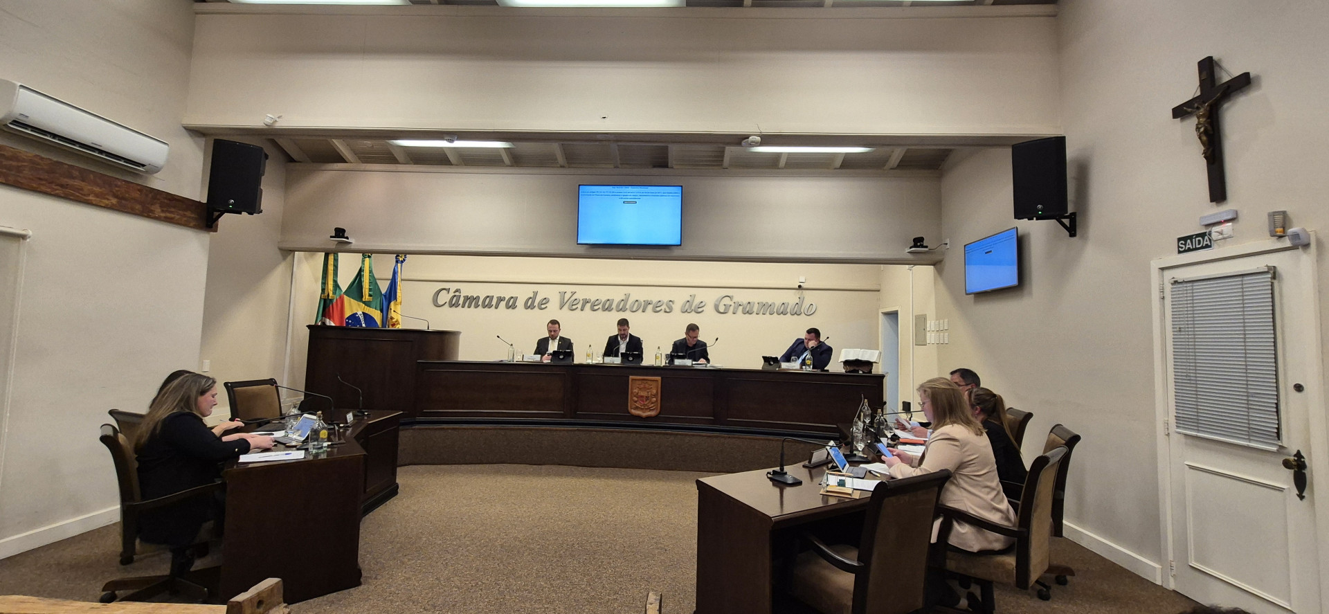 Vereadores aprovam por 7 a 1 mudanças no plano de carreira do funcionalismo em Gramado